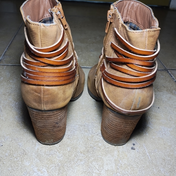 Madden Girl Faux Suede Western Style Bootie Size 7 - Picture 4 of 15